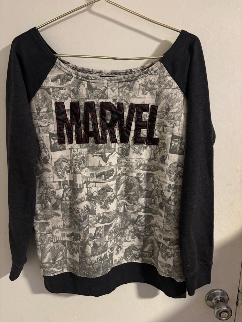 Universal Studios Marvel Comic Print Sweatshirt Size Small
(1077)